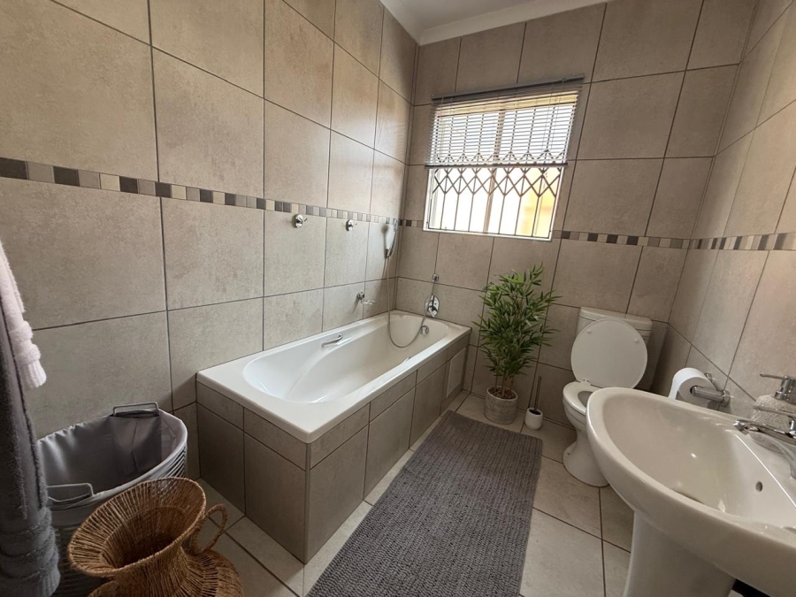 3 Bedroom Property for Sale in Waterkloof East North West